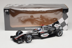 McLaren MP4/19 Mercedes D. Coulthard F1 2004 Minichamps 1:18 530041805 Metal - imagem 7 de 7