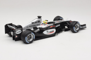McLaren MP4/19 Mercedes L. Hamilton Autosport Young Driver Test Silverstone 2004 Minichamps 1:18 530044418 Metal - imagem 2 de 7