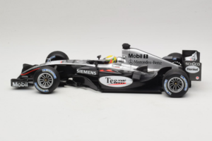 McLaren MP4/19 Mercedes L. Hamilton Autosport Young Driver Test Silverstone 2004 Minichamps 1:18 530044418 Metal - imagem 3 de 7