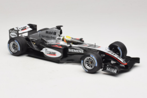 McLaren MP4/19 Mercedes L. Hamilton Autosport Young Driver Test Silverstone 2004 Minichamps 1:18 530044418 Metal - imagem 4 de 7