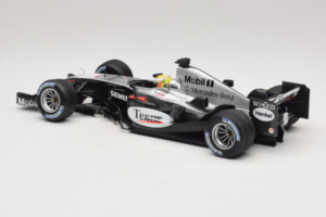 McLaren MP4/19 Mercedes L. Hamilton Autosport Young Driver Test Silverstone 2004 Minichamps 1:18 530044418 Metal - imagem 5 de 7