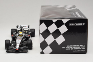 McLaren MP4/19 Mercedes L. Hamilton Autosport Young Driver Test Silverstone 2004 Minichamps 1:18 530044418 Metal - imagem 6 de 7