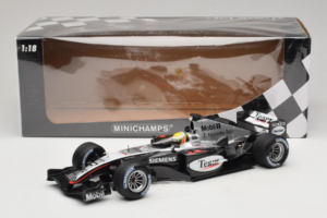 McLaren MP4/19 Mercedes L. Hamilton Autosport Young Driver Test Silverstone 2004 Minichamps 1:18 530044418 Metal - imagem 7 de 7