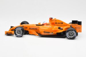 McLaren MP4-20 Mercedes G. Paffett Interim Test Car 2006 Minichamps 1:18 530061895 Metal - imagem 3 de 6