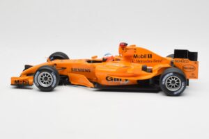 McLaren Mercedes MP4-20 G. Paffett F1 Test Car 2006 Minichamps 1:18 B66962342 Metal - imagem 3 de 6