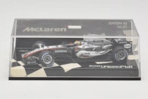 McLaren Mercedes MP4-20 #10 J-P. Montoya Race Car 2005 Minichamps 1:43 530054310 Metal - imagem 5 de 5