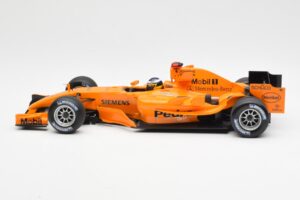 McLaren MP4-20 Mercedes P. de la Rosa Interim Test Car 2006 Minichamps 1:18 530061894 Metal - imagem 3 de 6