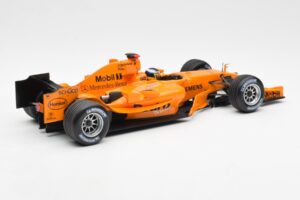 McLaren Mercedes MP4-20 P. de la Rosa F1 Test Car 2005 Minichamps 1:18 B66962343 Metal - imagem 2 de 6