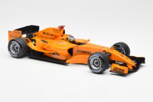 McLaren Mercedes MP4-20 P. de la Rosa F1 Test Car 2005 Minichamps 1:18 B66962343 Metal - imagem 4 de 6
