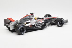 McLaren Mercedes MP4-21 #4 J.P. Montoya F1 2006 Minichamps 1:18 530061804 Metal - imagem 2 de 6