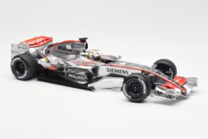 McLaren Mercedes MP4-21 #4 J.P. Montoya F1 2006 Minichamps 1:18 530061804 Metal - imagem 4 de 6