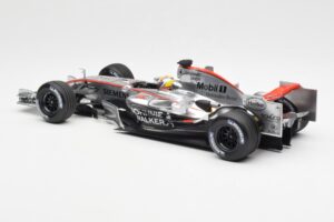 McLaren Mercedes MP4-21 #4 J.P. Montoya F1 2006 Minichamps 1:18 530061804 Metal - imagem 5 de 6