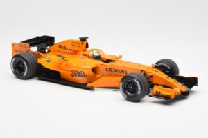McLaren MP4-21 Mercedes #4 J.P. Montoya Interim Livery 2006 Minichamps 1:18 530061874 Metal - imagem 4 de 6