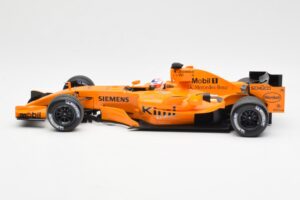 McLaren MP4-21 Mercedes #3 K. Raikkonen Interim Livery 2006 Minichamps 1:18 530061873 Metal - imagem 3 de 6