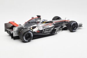 McLaren Mercedes MP4-21 P. de la Rosa F1 Showcar 2006 Minichamps 1:18 B66962346 Metal - imagem 2 de 6