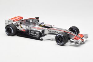 McLaren Mercedes MP4-21 P. de la Rosa F1 Showcar 2006 Minichamps 1:18 B66962346 Metal - imagem 4 de 6