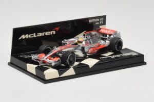 McLaren Mercedes MP4-23 #22 L. Hamilton Race Car 2008 Minichamps 1:43 530084322 Metal - imagem 2 de 5