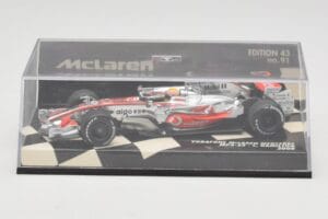 McLaren Mercedes MP4-23 #22 L. Hamilton Race Car 2008 Minichamps 1:43 530084322 Metal - imagem 5 de 5