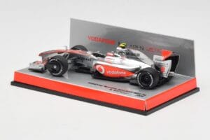 McLaren Mercedes MP4-24 #2 H. Kovalainen Race Car 2009 Minichamps 1:43 503094302 Metal - imagem 3 de 5