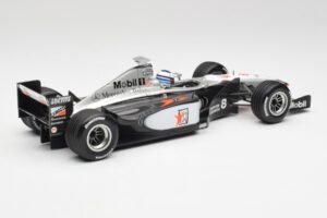 McLaren MP4/13 #8 M. Hakkinen F1 World Champion 1998 Minichamps 1:18 18690008 Metal - imagem 2 de 7