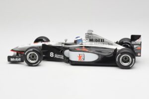 McLaren MP4/13 #8 M. Hakkinen F1 World Champion 1998 Minichamps 1:18 18690008 Metal - imagem 3 de 7