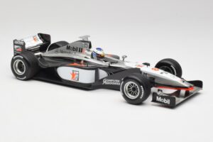 McLaren MP4/13 #8 M. Hakkinen F1 World Champion 1998 Minichamps 1:18 18690008 Metal - imagem 4 de 7