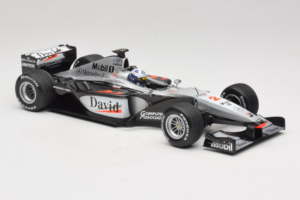 McLaren MP4-15 #2 D. Coulthard F1 2000 Minichamps 1:18 B66962118 Metal - imagem 4 de 6