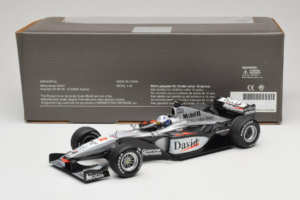 McLaren MP4-15 #2 D. Coulthard F1 2000 Minichamps 1:18 B66962118 Metal - imagem 6 de 6