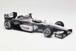 McLaren MP4-15 #2 D. Coulthard F1 2000 Hot Wheels 1:18 26740 Metal - imagem 4 de 6