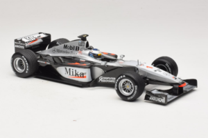 McLaren MP4-15 #1 M. Hakkinen F1 2000 Minichamps 1:18 B66962117 Metal - imagem 4 de 6