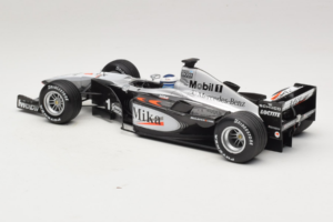 McLaren MP4-15 #1 M. Hakkinen F1 2000 Minichamps 1:18 B66962117 Metal - imagem 5 de 6