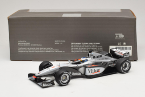 McLaren MP4-15 #1 M. Hakkinen F1 2000 Minichamps 1:18 B66962117 Metal - imagem 6 de 6