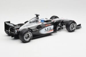 McLaren MP4-16 #4 M. Häkkinen F1 2001 Hot Wheels 1:18 50198 Metal - imagem 2 de 6