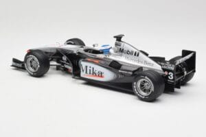 McLaren MP4-16 #4 M. Häkkinen F1 2001 Hot Wheels 1:18 50198 Metal - imagem 5 de 6