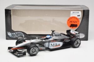 McLaren MP4-16 #4 M. Häkkinen F1 2001 Hot Wheels 1:18 50198 Metal - imagem 6 de 6