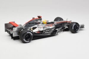 McLaren MP4-21 L. Hamilton Silverstone Test 2006 Minichamps 1:18 530061884 Metal - imagem 2 de 6