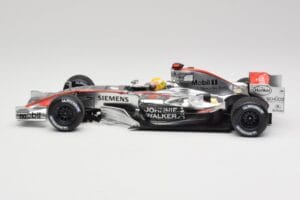 McLaren MP4-21 L. Hamilton Silverstone Test 2006 Minichamps 1:18 530061884 Metal - imagem 3 de 6