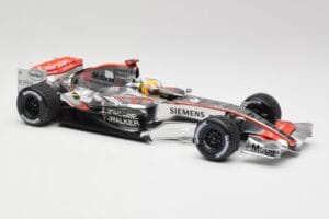 McLaren MP4-21 L. Hamilton Silverstone Test 2006 Minichamps 1:18 530061884 Metal - imagem 4 de 6