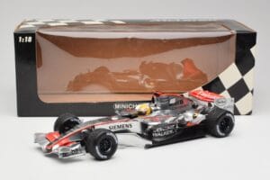 McLaren MP4-21 L. Hamilton Silverstone Test 2006 Minichamps 1:18 530061884 Metal - imagem 6 de 6