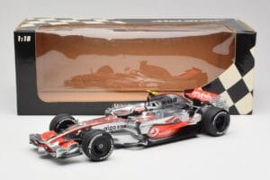 McLaren MP4-22 #2 L. Hamilton Canadian GP Winner 2007 Minichamps 1:18 530071822 Metal - imagem 6 de 6