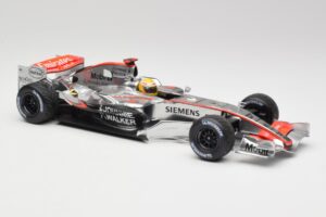 McLaren MP4-25 Mercedes #2 L. Hamilton Showcar 2010 Minichamps 1:18 110100006-R1 Metal - imagem 4 de 6