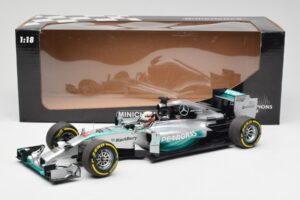 Mercedes AMG Petronas W05 #44 L. Hamilton F1 World Champion 2014 Minichamps 1:18 186140044 Metal - imagem 7 de 7