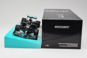 Mercedes AMG Petronas W11 #44 L. Hamilton Winner British GP 2020 Minichamps 1:18 113200444 Metal - imagem 6 de 7