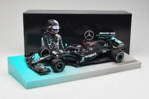 Mercedes AMG Petronas W11 #44 L. Hamilton Winner British GP 2020 Minichamps 1:18 113200444 Metal - imagem 7 de 7