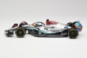 Mercedes AMG W13 E Performance Petronas #63 G. Russell Miami GP 2022 Minichamps 1:18 110220563 Metal - imagem 3 de 7