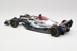 Mercedes AMG W13 E Performance Petronas #63 G. Russell Miami GP 2022 Minichamps 1:18 110220563 Metal - imagem 5 de 7