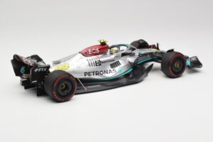 Mercedes AMG W13 E Performance Petronas #44 L. Hamilton Spanish GP 2022 Minichamps 1:18 110220044 Metal - imagem 2 de 7