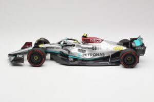 Mercedes AMG W13 E Performance Petronas #44 L. Hamilton Spanish GP 2022 Minichamps 1:18 110220044 Metal - imagem 3 de 7