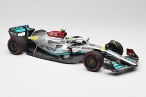 Mercedes AMG W13 E Performance Petronas #44 L. Hamilton Spanish GP 2022 Minichamps 1:18 110220044 Metal - imagem 4 de 7