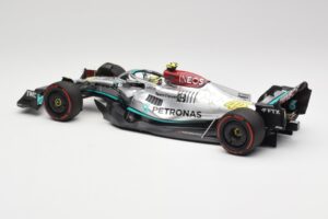 Mercedes AMG W13 E Performance Petronas #44 L. Hamilton Spanish GP 2022 Minichamps 1:18 110220044 Metal - imagem 5 de 7